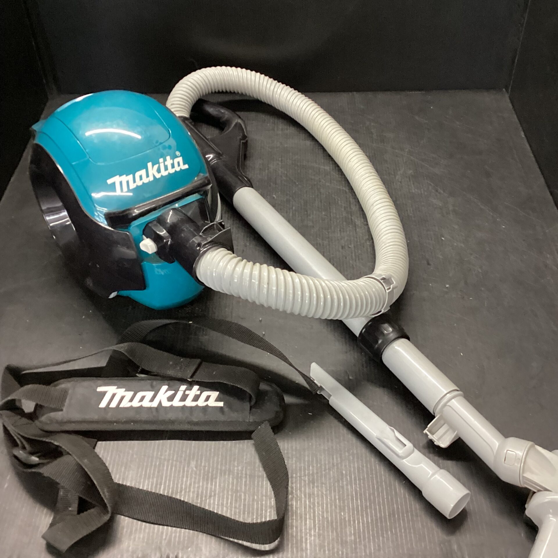 makita 18V充電式クリーナー