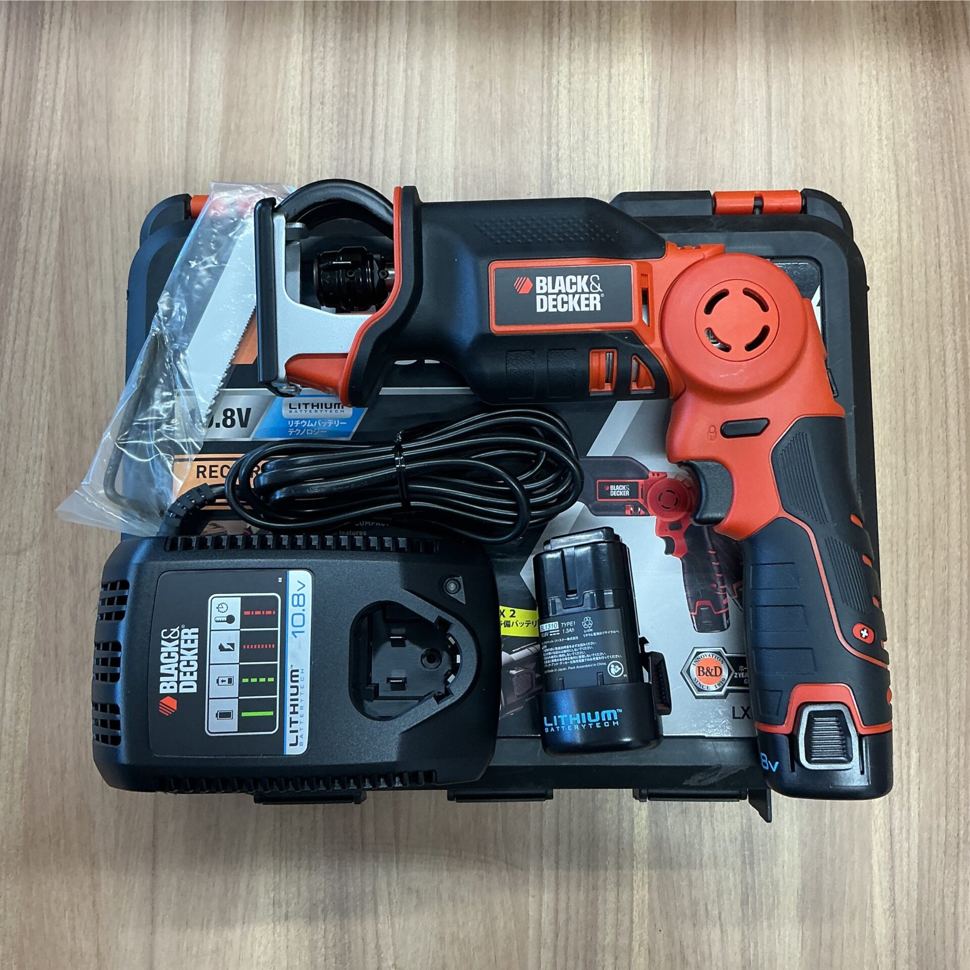 B&D 10.8vピボットレシプロソー