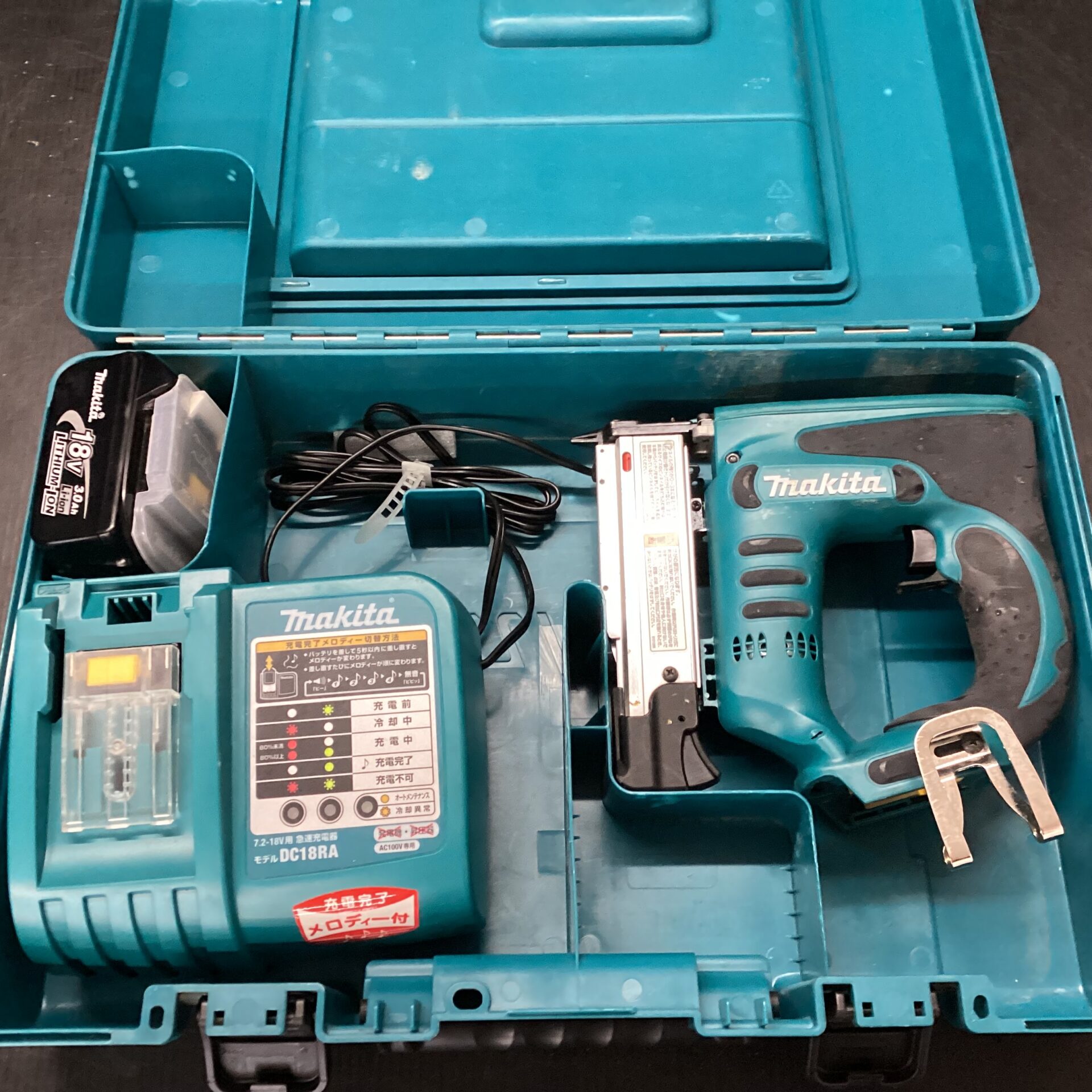 makita 18V充電式ピンタッカ