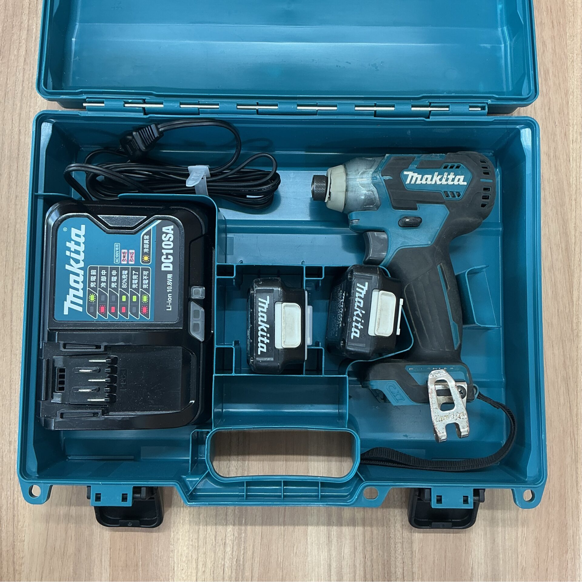 マキタ 10.8V充電式インパクトドライバ