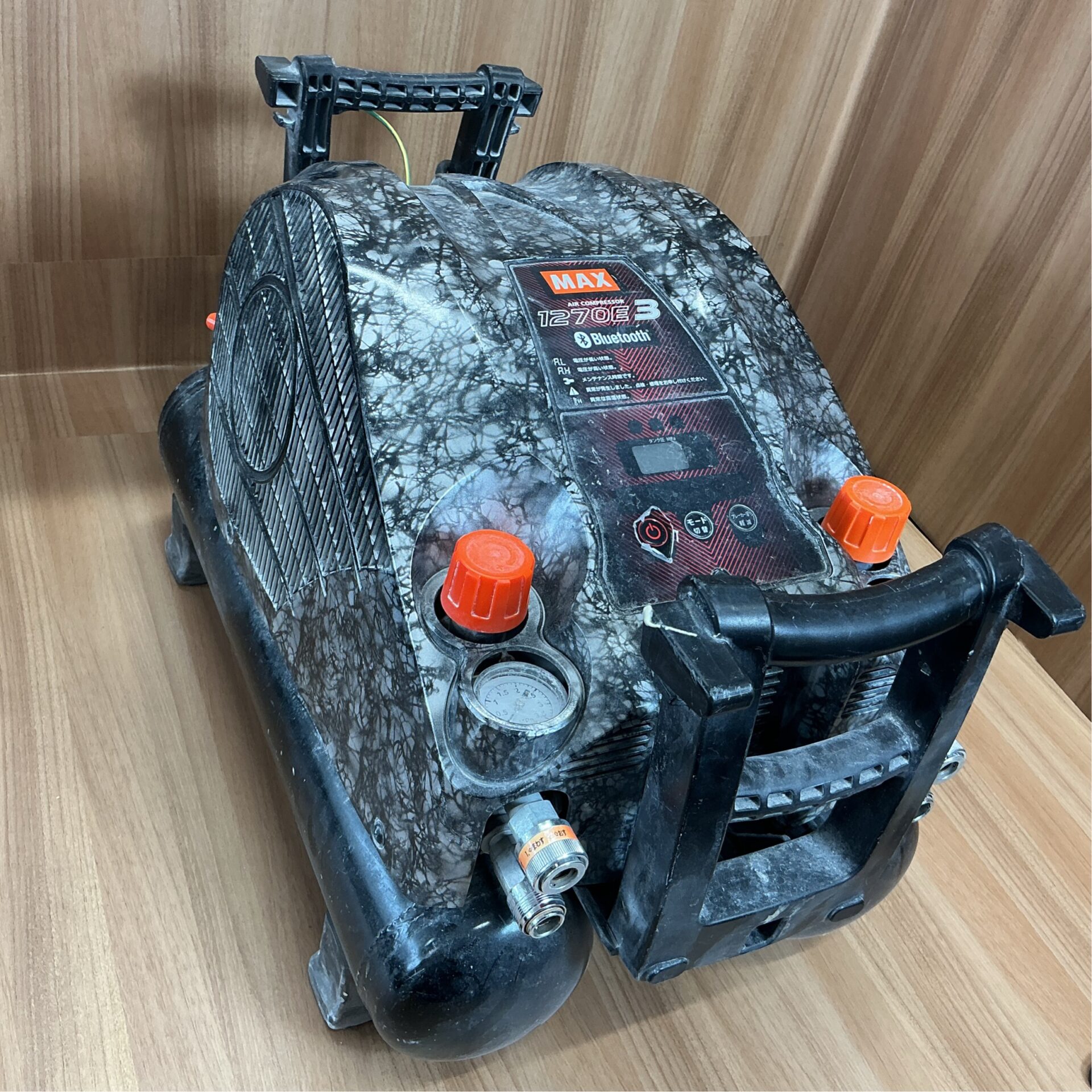 MAX 高圧コンプレッサー 限定色ガイアシルバー