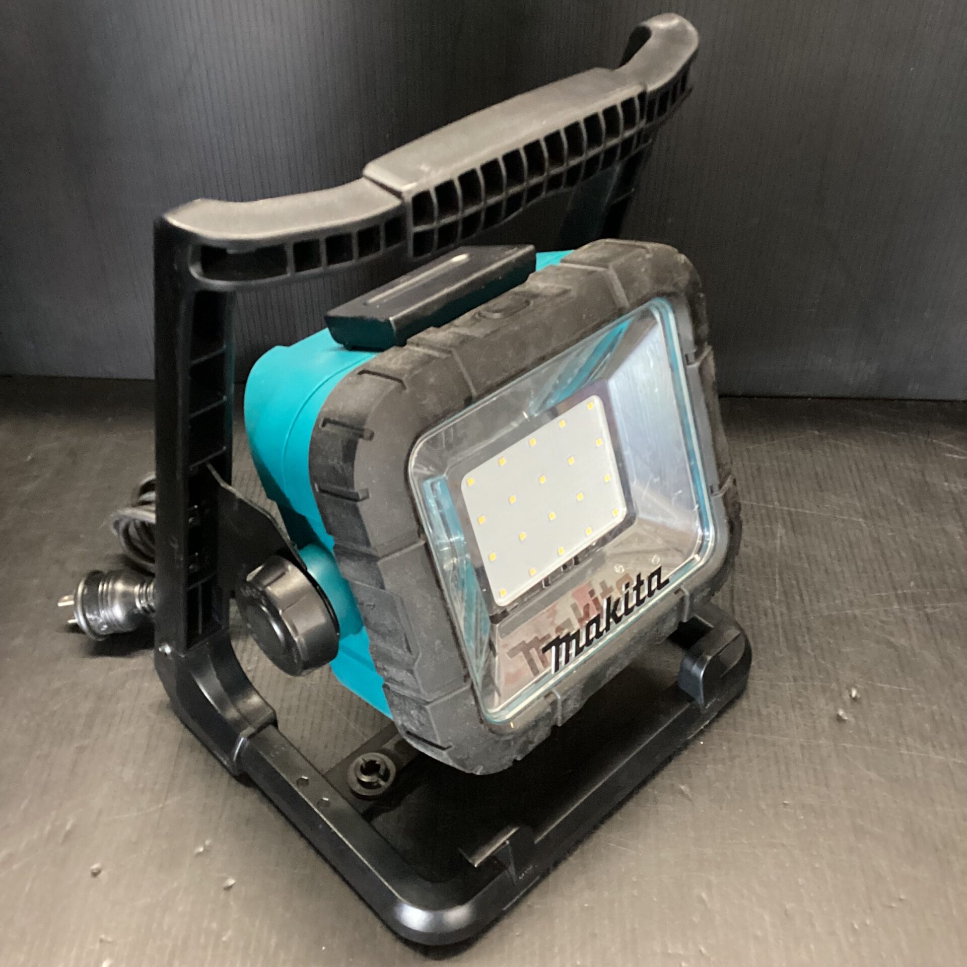 makita 14.4/18V対応　スタンドライト